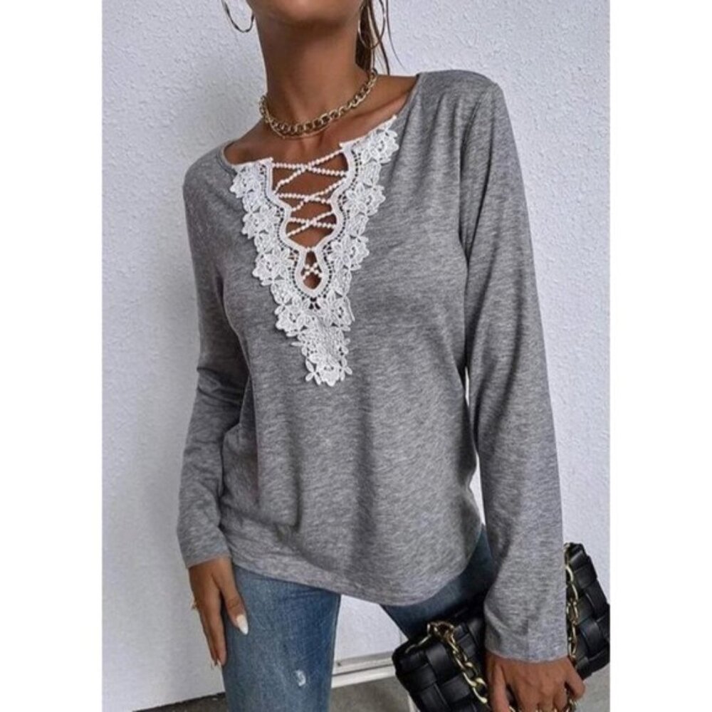 [VAULT CLEARANCE] Gray Lace Applique Long Sleeve • L